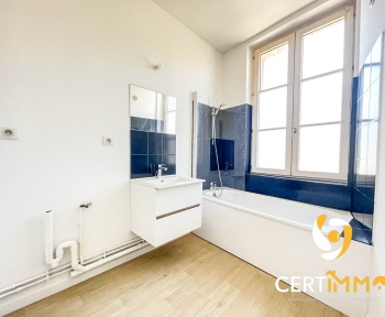 Location Appartement avec terrasse  pièce Valenciennes (59300) - Place de l'esplanade