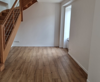 Location Appartement rénové 2 pièces Pussay (91740) - centre ville
