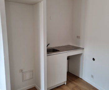 Location Appartement rénové 2 pièces Pussay (91740) - centre ville