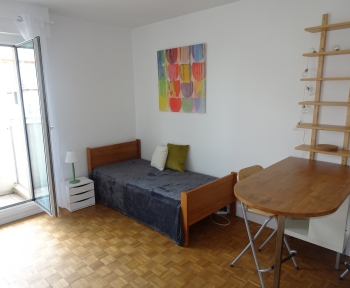 Location Studio 1 pièce Tours (37000) - place Rabelais et balcon
